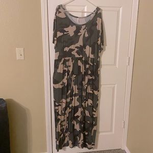 Bishuige Camouflage Print Maxi Dress